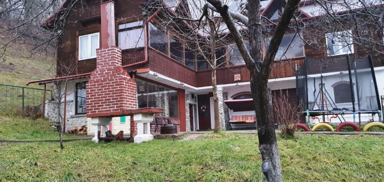 Villa Casa Colt De Rai Brezoi Exterior foto