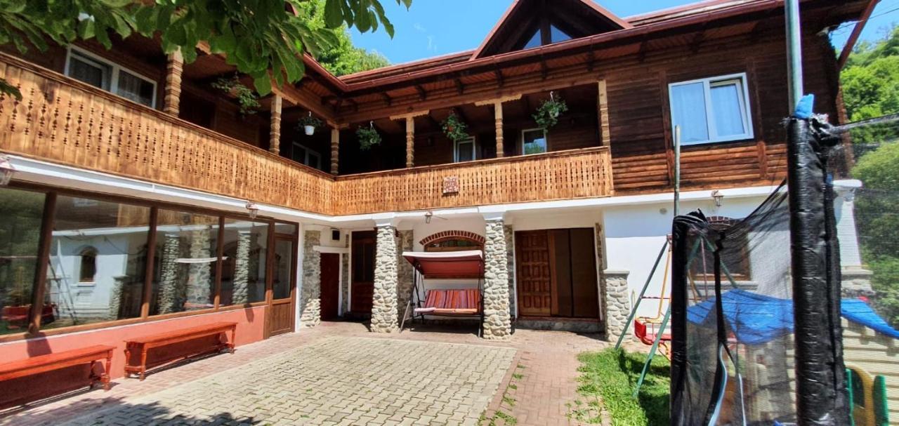 Villa Casa Colt De Rai Brezoi Exterior foto
