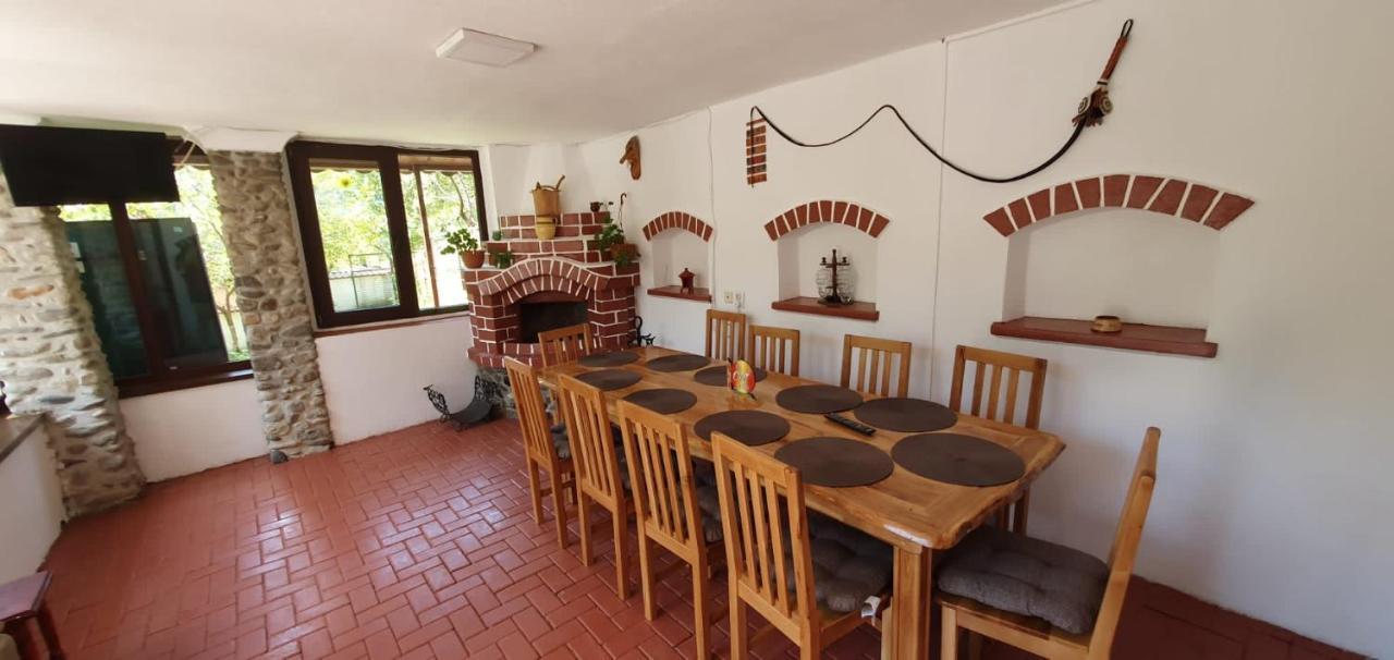Villa Casa Colt De Rai Brezoi Exterior foto