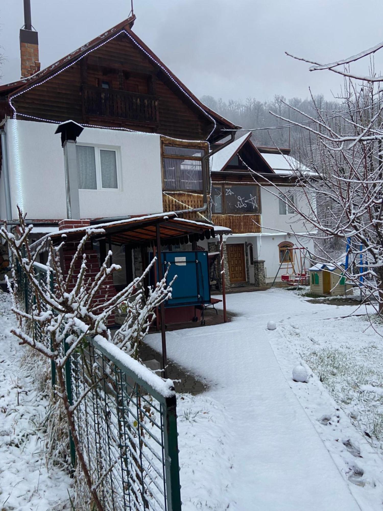 Villa Casa Colt De Rai Brezoi Exterior foto