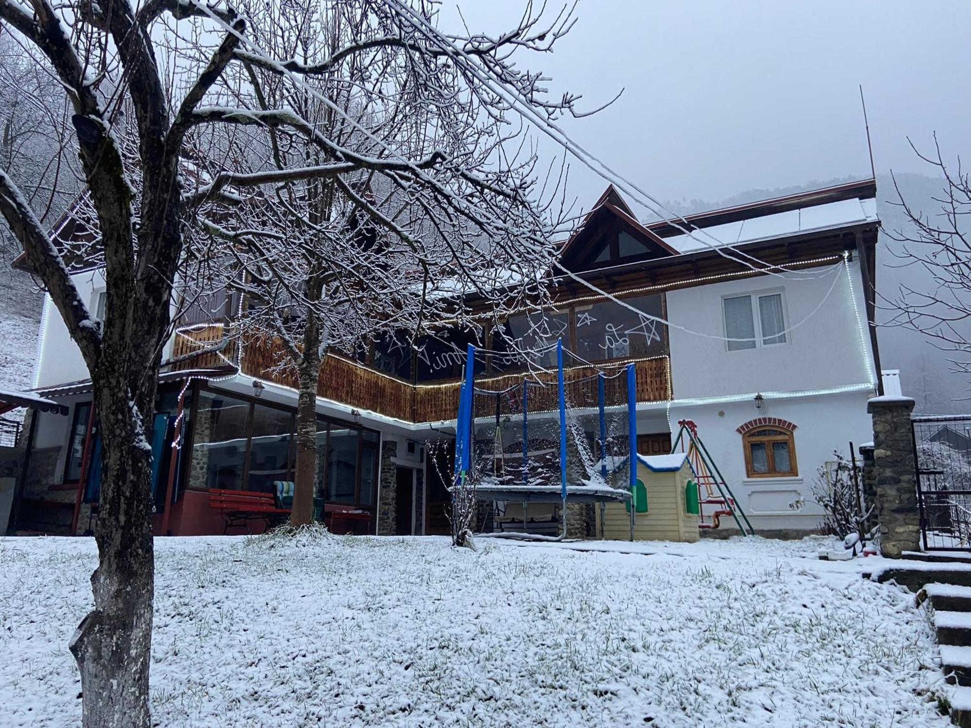 Villa Casa Colt De Rai Brezoi Exterior foto