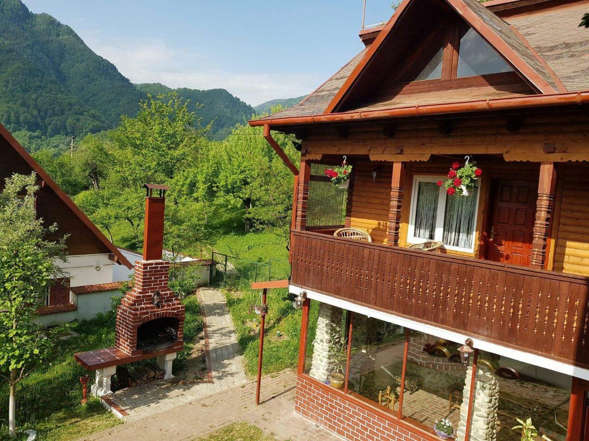 Villa Casa Colt De Rai Brezoi Exterior foto