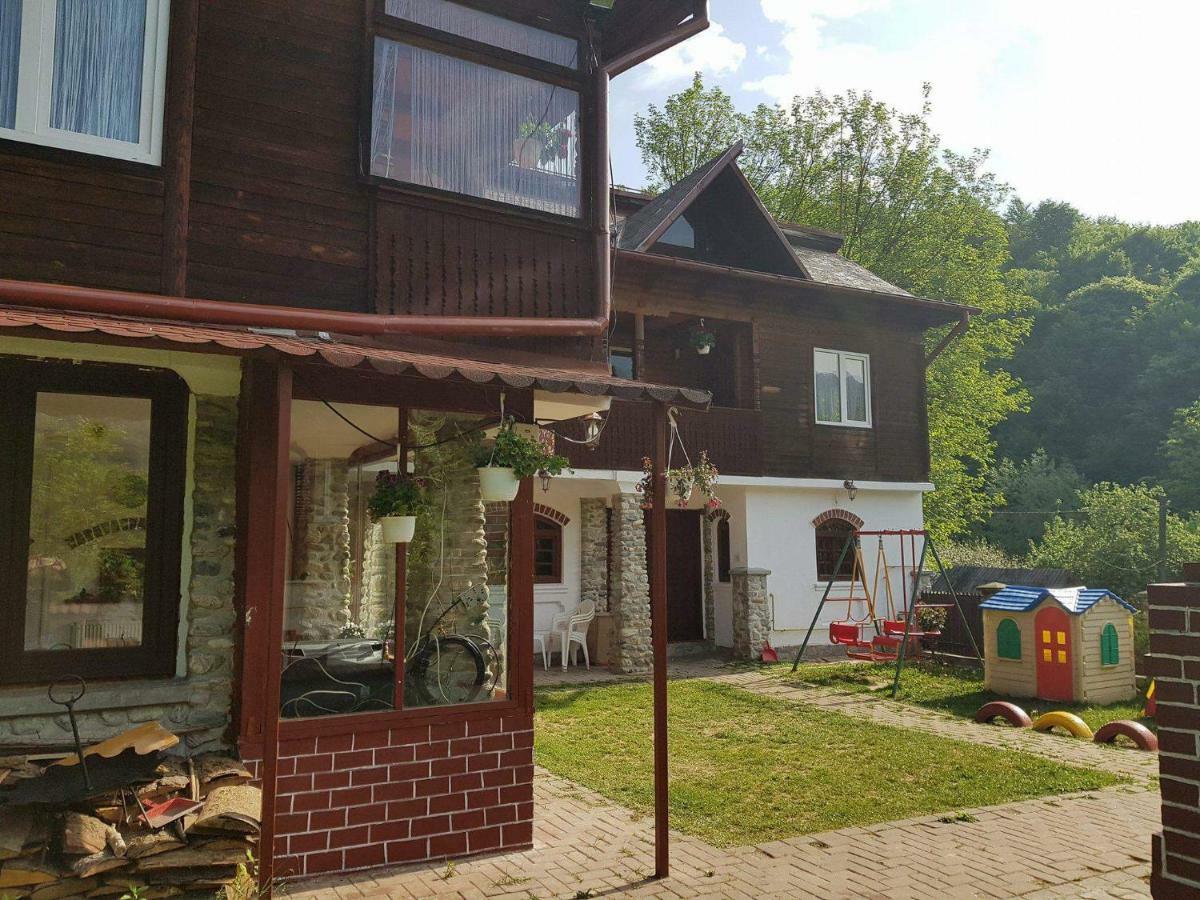 Villa Casa Colt De Rai Brezoi Exterior foto